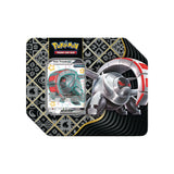 Pokémon Paldean Fates Tin vsebuje 5 booster paketov, promo karto ex in kodo za Pokémon TCG Online, karte so naključne.