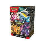 Scarlet & Violet Paldean Fates Booster Bundle z 6 paketi, vsak s 10 kartami in osnovno energijo, karte se razlikujejo.