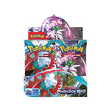 Škatla za booster pakete Paradox Rift vsebuje 36 paketov, vsak z naključnimi kartami in osnovno energijo za Pokémon TCG.